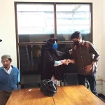 Orang Gila Pukuli Seorang Penumpang Kapal Cepat Rute Raha-Kendari Orang Gila Pukuli Seorang Penumpang Kapal Cepat Rute Raha-Kendari