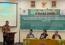 Ini Peran FKLPI Sultra Kurangi Angka Pengangguran di Sultra Foto bersama Kepala BPVP Kendari, Kepala Dinas Tenaga Kerja dan Perindustrian Kota Kendari, Ketua FKLPI Sultra, Tim Ahli Staf Khusus Menteri Ketenagakerjaan RI. (ISTIMEWA)