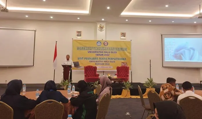 Ratusan Mahasiswa UHO Ikut Pelatihan Menulis Tugas Akhir dan Skripsi