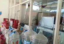 Tak Diberi Uang, Seorang Pasien RSJ Kendari Mengamuk dan Pecahkan Kaca Indomaret Tak Diberi Uang, Seorang Pasien RSJ Kendari Mengamuk dan Pecahkan Kaca Indomaret