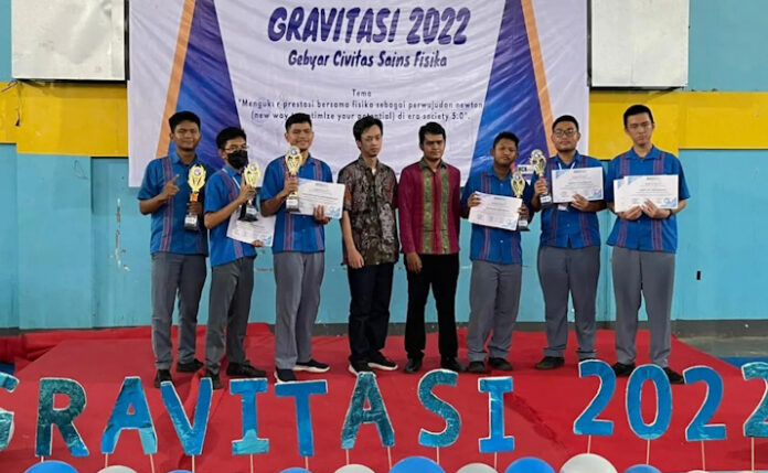 SMAN 1 Kendari Raih Juara Umum di Gebyar Civitas Sains Fisika 2022