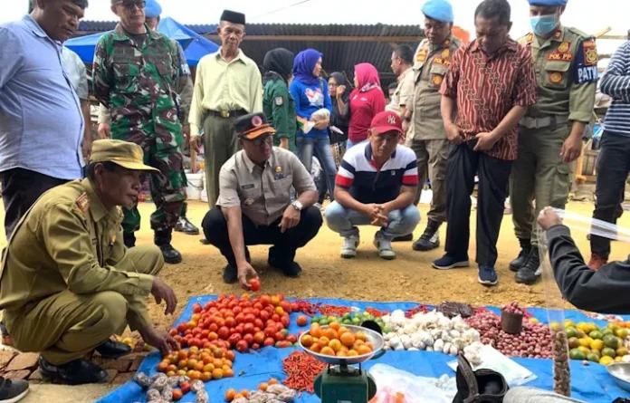 PSX_20221112_142315 Pj Bupati Mubar Klaim Harga Bahan Pokok Terpantau Stabil