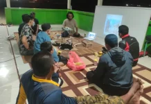 Basmi Bintang Laut Perusak Terumbu Karang, Naturevolution Indonesia Libatkan Warga Hingga Komunitas SOSIALISASI- Naturevolution Indonesia saat menggelar sosialisasi yang melibatkan warga hingga komunitas dalam rangka memberantas bintang laut mahkota berduri yang merusak terumbu karang di Perairan Sulawesi Tenggara (Sultra) pada 26 November 2022. (ISTIMEWA)