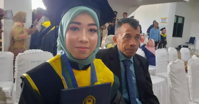 Perempuan Asal Buton Utara Jadi Wisudawan Terbaik UHO