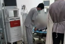 Seorang Pemuda di Kendari Dikeroyok hingga Tak Sadarkan Diri Usai Konsumsi Miras Seorang Pemuda di Kendari Dikeroyok hingga Tak Sadarkan Diri Usai Konsumsi Miras