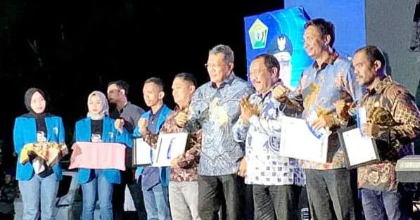 PSX_2801 KNPI Award: Ketua Kadin Sultra Sabet Penghargaan Tokoh Inisiator Pertumbuhan Ekonomi