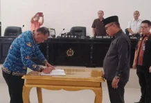 Pemkab dan DPRD Konawe Sepakati APBD 2023 Sebesar Rp1,6 Triliun Pemkab dan DPRD Konawe Sepakati APBD 2023 Sebesar Rp1,6 Triliun