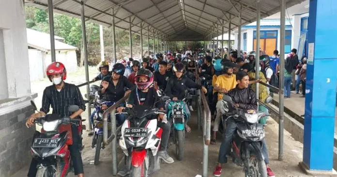 H-1 Pilkades di Muna, Antrean Kendaraan Mengular di Pelabuhan Feri Torobulu