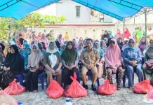 Emak-Emak di Wakatobi Serbu Pasar Murah di Kelurahan Wanci Emak-Emak di Wakatobi Serbu Pasar Murah di Kelurahan Wanci