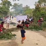 Tak Kunjung di Perbaiki, Warga Blokade Jalan di Landoono dan Mowila
