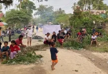 Tak Kunjung di Perbaiki, Warga Blokade Jalan di Landoono dan Mowila Tak Kunjung di Perbaiki, Warga Blokade Jalan di Landoono dan Mowila