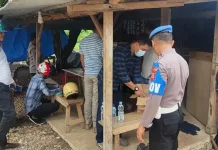 Polisi Sita Puluhan Botol Miras Tradisional di Baubau, Sebagian Milik Seorang IRT Polisi Sita Puluhan Botol Miras Tradisional di Baubau, Sebagian Milik Seorang IRT