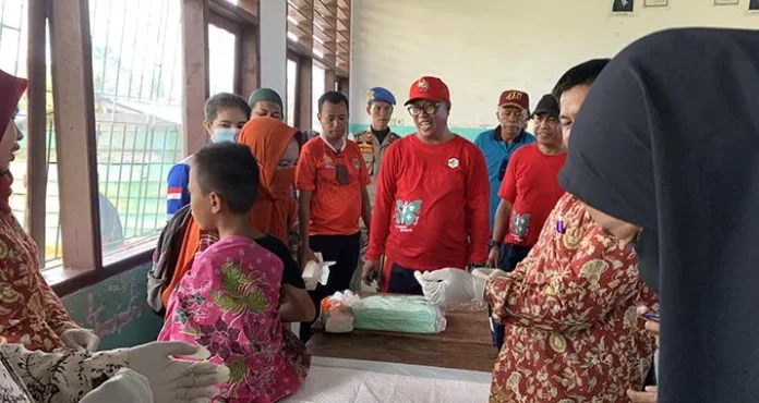 Peringati HKN, Pemkab Mubar Gelar Sunatan Massal dan Pengobatan Gratis