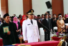 Cerita Perjalanan Sulkarnain, Anak Seorang Penjahit yang Bisa Jadi Wali Kota Kendari Cerita Perjalanan Sulkarnain, Anak Seorang Penjahit yang Bisa Jadi Wali Kota Kendari