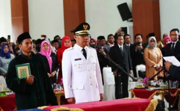 Cerita Perjalanan Sulkarnain, Anak Seorang Penjahit yang Bisa Jadi Wali Kota Kendari Cerita Perjalanan Sulkarnain, Anak Seorang Penjahit yang Bisa Jadi Wali Kota Kendari