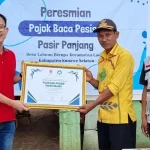 BEI Sultra Bantu Pembuatan Pojok Baca di Desa Labuan Beropa Konsel BEI Sultra Bantu Pembuatan Pojok Baca di Desa Labuan Beropa Konsel