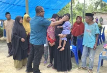 Pj Bupati Mubar Beri Bantuan kepada Keluarga Korban Penembakan di Papua Pj Bupati Mubar Beri Bantuan kepada Keluarga Korban Penembakan di Papua