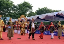 Tenun Khas Mubar Dipromiskan Lewat Sultra Tenun Karnaval Tenun Khas Mubar Dipromiskan Lewat Sultra Tenun Karnaval