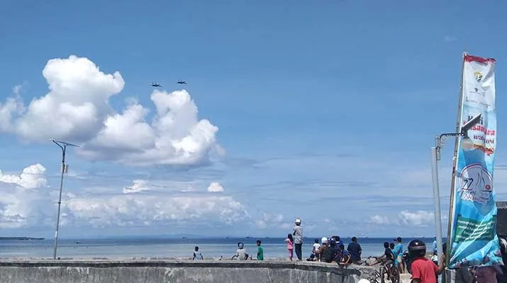 2 Jet Sukhoi dan 9 Kapal Perang Beratraksi di Wakatobi