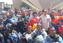 2 Jet Sukhoi dan 9 Kapal Perang Beratraksi di Wakatobi 2 Jet Sukhoi dan 9 Kapal Perang Beratraksi di Wakatobi