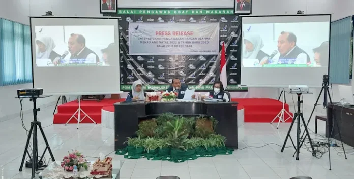 PSX_20221223_210552 Jelang Nataru, BPOM Kendari Temukan 143 Produk Rusak, 51 Kedaluarsa dan 5 Item Tanpa Izin Edar