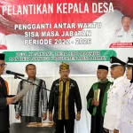 Pj Bupati Mubar Lantik Tiga Kades Pengganti Antar Waktu Pj Bupati Mubar Lantik Tiga Kades Pengganti Antar Waktu