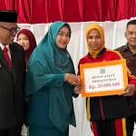 Pj Bupati Mubar Serahkan Bonus Atlet dan Pelatih Peraih Medali Porprov 2022 Pj Bupati Mubar Serahkan Bonus Atlet dan Pelatih Peraih Medali Porprov 2022