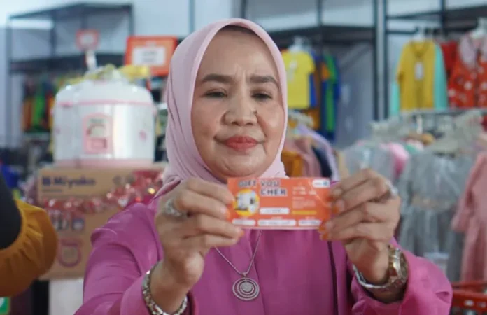 Jelang Akhir Tahun, Gunartin Berbagi Hadiah Kulkas hingga Blender