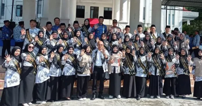 Peringati Hari Kopri ke-51, Pemkab Konawe Beri Penghargaan ke Sejumlah PNS dan Guru