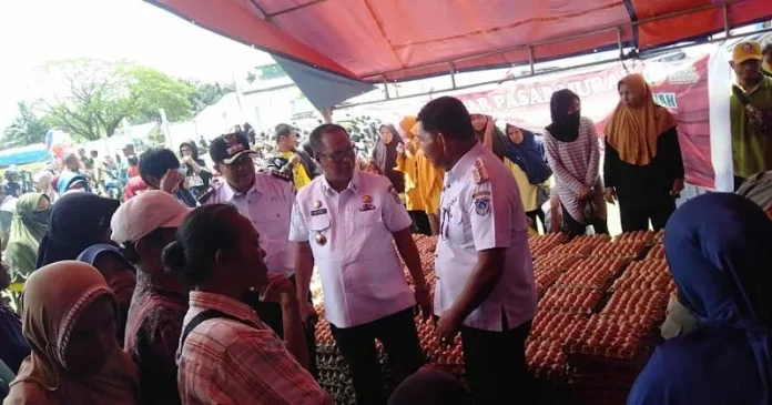 PSX_3069 Siapkan Anggaran Rp1,2 Miliar, Pemkab Mubar Mulai Gelar Pasar Murah di Wilayah Lawa Raya