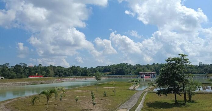 Kolam Retensi Boulevard Kini Menjadi Objek Wisata Favorit Warga Kendari