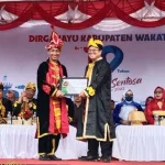 Pemkab Wakatobi Terima Penghargaan UHC dari BPJS Kesehatan Pemkab Wakatobi Terima Penghargaan UHC dari BPJS Kesehatan