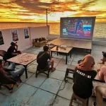 Lensa Wakatobi Gelar Screening Film Lokal Lensa Wakatobi Gelar Screening Film Lokal SCREENING FILM-Sejumlah Komunitas film saat menggelar screening film di Gatan Coffe. (ISTIMEWA).