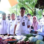 Jelang Natal dan Tahun Baru, Pj Wali Kota Kendari Sidak ke Pasar dan Gudang Bulog Jelang Natal dan Tahun Baru, Pj Wali Kota Kendari Sidak ke Pasar dan Gudang Bulog