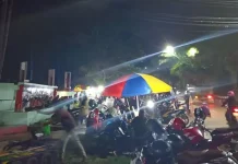 Bundaran Kantor Gubernur Kini Jadi Lokasi Angkringan Favorit Masyarakat Kendari Bundaran Kantor Gubernur Kini Jadi Lokasi Angkringan Favorit Masyarakat Kendari