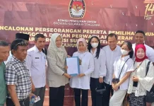 Ratna Lada Serahkan Syarat Dukungan Balon DPD RI ke KPU Sultra Ratna Lada Serahkan Syarat Dukungan Balon DPD RI ke KPU Sultra