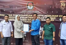 Leni Surunuddin Serahkan Syarat Dukungan ke KPU Sultra untuk DPD RI Leni Surunuddin Serahkan Syarat Dukungan ke KPU Sultra untuk DPD RI