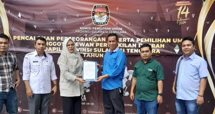 Leni Surunuddin Serahkan Syarat Dukungan ke KPU Sultra untuk DPD RI