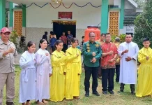 Kunjungi Gereja, Pj Bupati Mubar Pastikan Perayaan Natal Berjalan Aman dan Kondusif Kunjungi Gereja, Pj Bupati Mubar Pastikan Perayaan Natal Berjalan Aman dan Kondusif