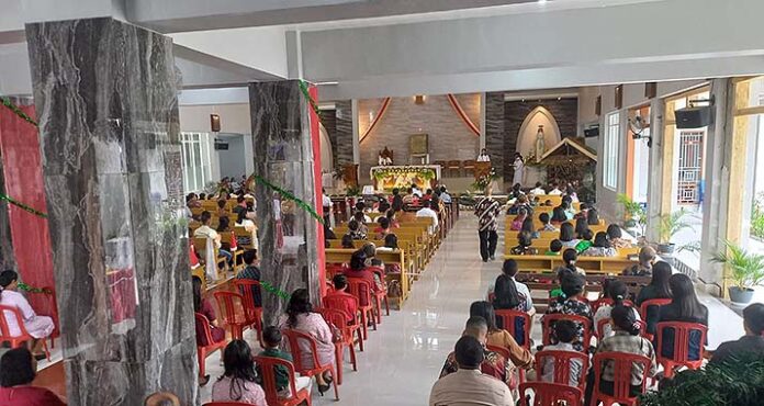 Pandemi Telah Usai, Jemaat di Anduonohu Besyukur Dapat Rayakan Natal di Gereja