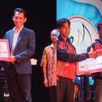 Bupati Wakatobi Beri Bonus Rp25 Juta untuk Peraih Medali Emas di Porprov Bupati Wakatobi Beri Bonus Rp25 Juta untuk Peraih Medali Emas di Porprov