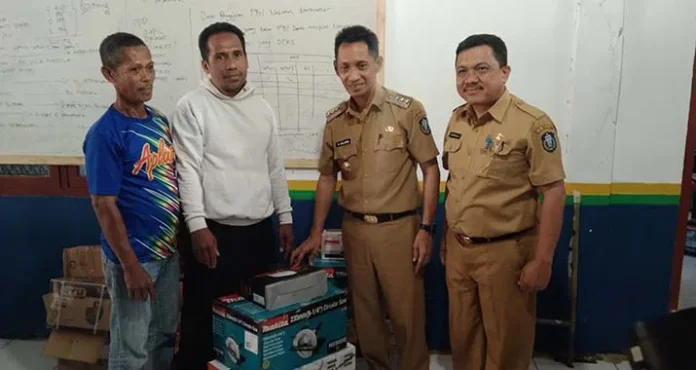 41 Kelompok Usaha di Wangiwangi Terima Bantuan dari Dinsos