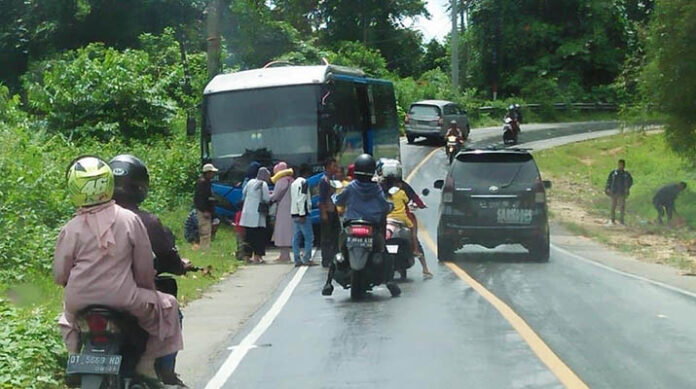 Tiga Mobil Terlibat Tabrakan Beruntun di Warangga Mubar