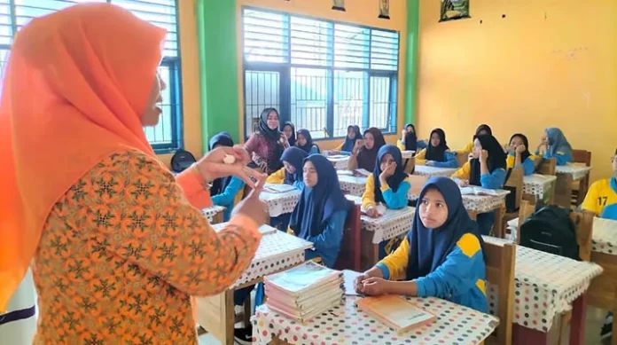 MAN IC Kendari Gelar Sosialisasi SNPDB 2023 di Empat Sekolah di Baubau