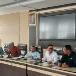 DPRD dan Dikmudora Kendari Sepakat Guru SD Honorer yang Dipecat Kembali Mengajar DPRD dan Dikmudora Kendari Sepakat Guru SD Honorer yang Dipecat Kembali Mengajar
