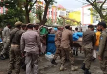 Satpol-PP Kendari Tertibkan Kawasan Pasar Sentral Kota Lama Satpol-PP Kendari Tertibkan Kawasan Pasar Sentral Kota Lama