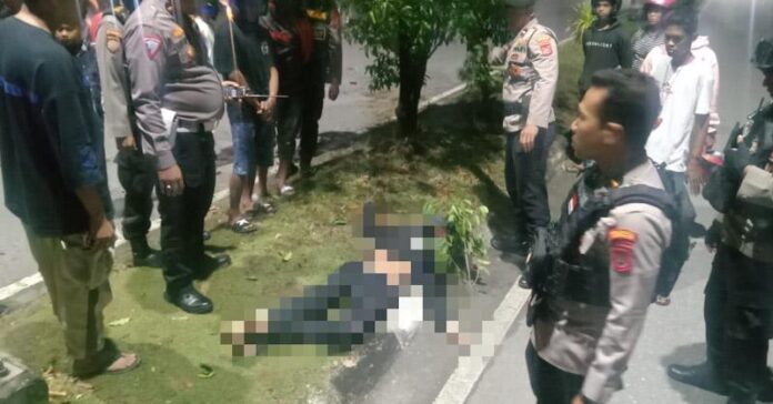 Pemotor Bonceng 3 Tabrak Trotoar di Kendari, 1 Orang Tewas