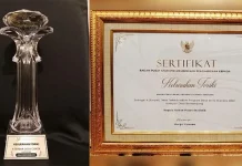 Bupati Konawe Terima Penghargaan Desa Cantik Terbaik 2022 Bupati Konawe Terima Penghargaan Desa Cantik Terbaik 2022