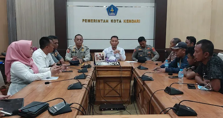 Masyarakat Nambo Lakukan Aksi, Tolak Penutupan Tambang Pasir
