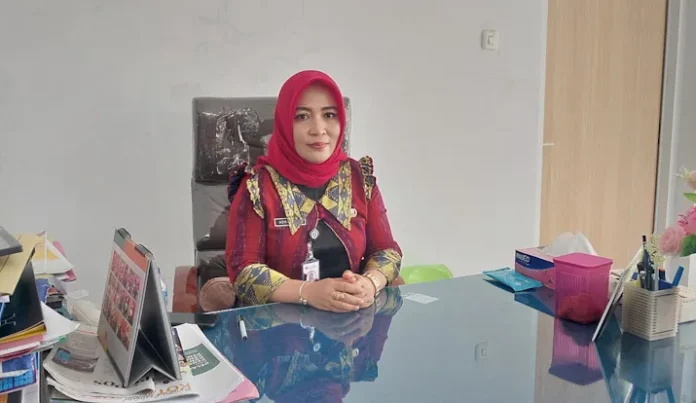 Sekertaris Dewan (Sekwan) Kota Kendari, Adriana Musaruddin
